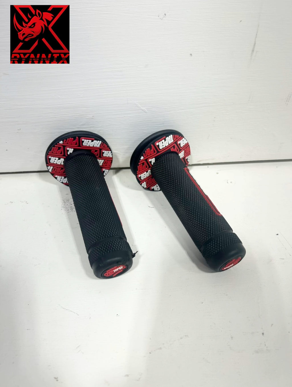 2Pcs Motorcycle Handle Grips, 7/8 inch, Non-Slip Dirt Bike Handlebar Grips for ATV, UTV, Cruiser, Motorcross, Moutain Bike and Dirt Bike Motorcycle Handle Grips (12- 002921 )