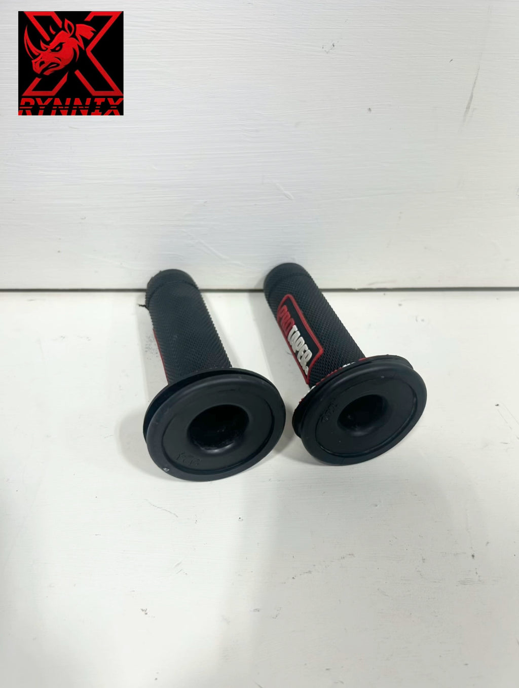 2Pcs Motorcycle Handle Grips, 7/8 inch, Non-Slip Dirt Bike Handlebar Grips for ATV, UTV, Cruiser, Motorcross, Moutain Bike and Dirt Bike Motorcycle Handle Grips (12- 002921 )